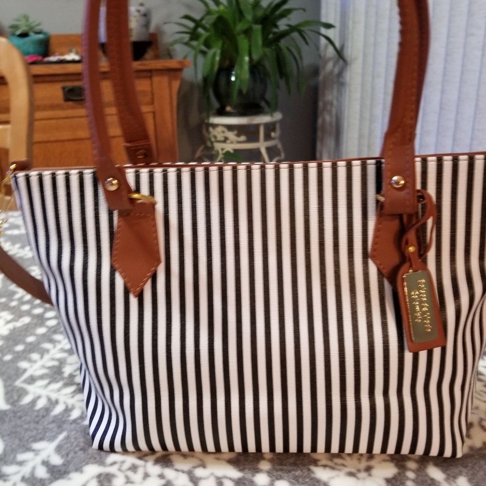 CANVAS TOTE.